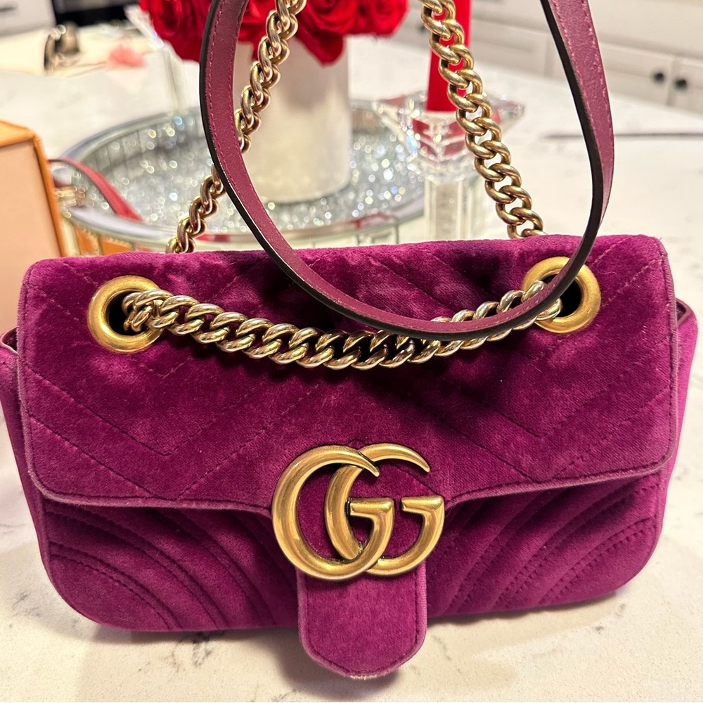 Gucci
GG Marmont Chain Flap velvet crossbody bag